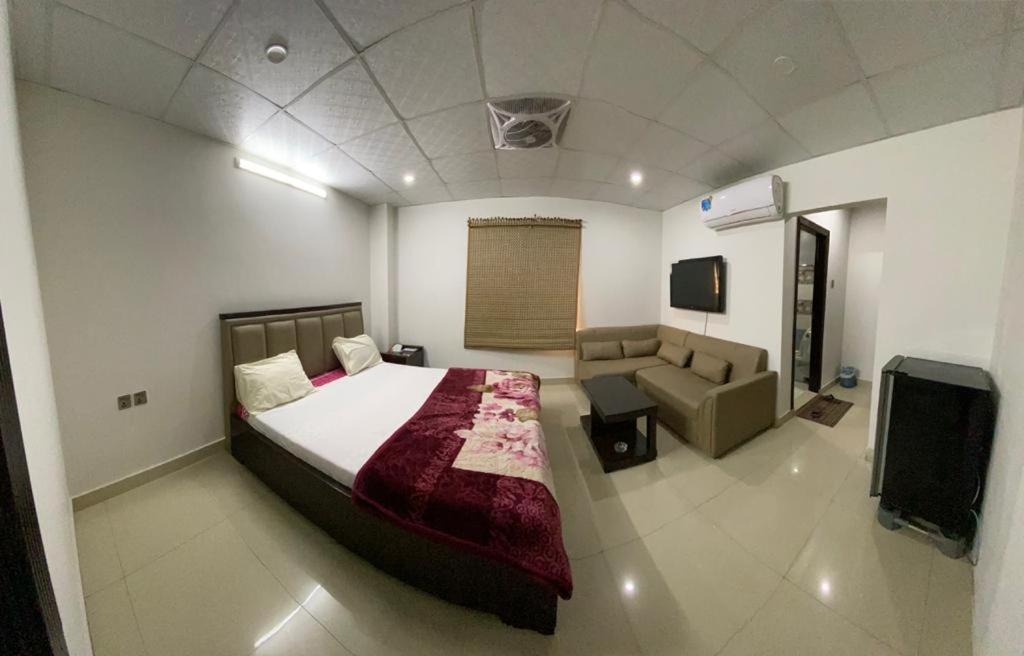 • Faizi Furnished Apartments Faisalabad Exteriör bild